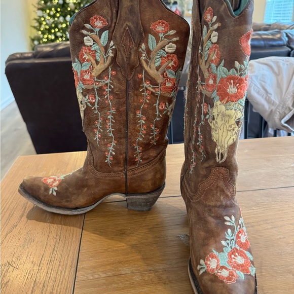 Corral Women’s Brown Heeled Boots with Floral Embroidery - Picture 5 of 5